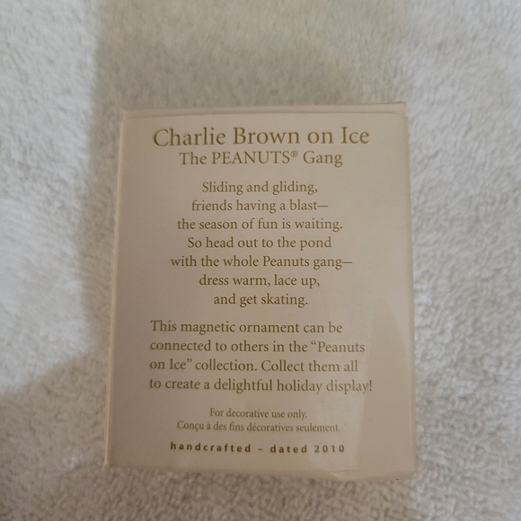 Hallmark Keepsake Charlie Brown on Ice  The Peanuts Gang - Picture 7 of 9